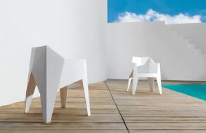 VONDOM Bílá plastová jídelní židle VOXEL s područkami