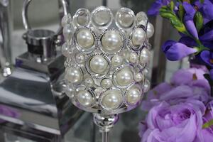 Stříbrný luxusní svícen s perlami 40cm