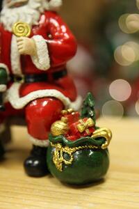 Červená vánoční figurka Santa 16 cm