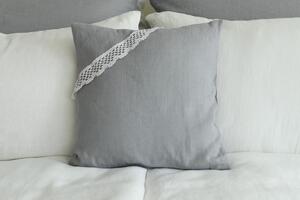 Nelly Lněný dekorativní povlak na polštář - šedý s paličkovanou krajkou