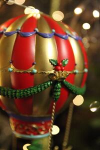 Barevný Vánoční let balónem 42 cm