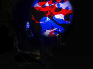 Mathmos Space projector, oil disk modrá-červená