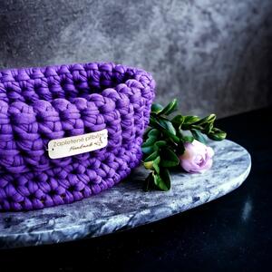 Oválný háčkovaný košíček / studené barvy Název: Grape