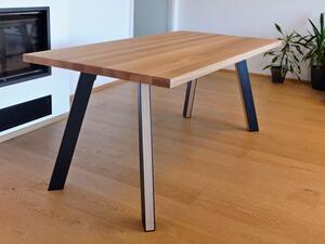 Jídelní stůl Puštík Velikost stolu (D x Š): 140 x 80 (cm), Typ a sukovitost dřeva: Dub s méně suky (0 Kč), Barva kovových nohou: Černá mat - RAL 9005 (0 Kč)