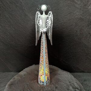 Bílý kovový anděl se stříbrnými křídly držící srdce, s LED svíčkou- 39 cm