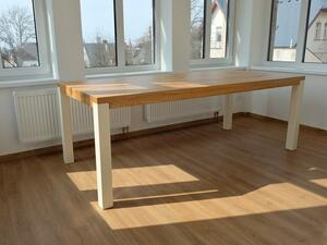 Majstrštych Jídelní stůl Hvízdák Velikost stolu (D x Š): 140 x 80 (cm), Typ a sukovitost dřeva: Dub sukovitý/rustikální (bez příplatku), Barva kovových nohou: Černá mat - RAL 9005 (bez příplatku)