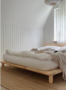 Dvoulůžková postel z borovicového dřeva s roštem 160x200 cm Peek – Karup Design
