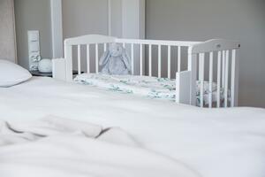 Přístavná postýlka pro miminko k posteli rodičů Barva: Bílá
