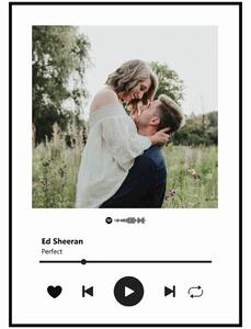 Jen tak z lásky Plakát Vaše písnička s fotkou Rozměr plakátu: 40 x 50 cm, Barevná varianta: Bílá, Kód k přehrání hudby: Spotify Premium kód