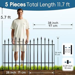 Dekorativní plot pro zahradu, výška 90 cm, šířka 70 cm, 5 panelů, celková délka 3 metry. Nerezový kovový plot sloužící jako ochranný plot pro psy venku, k oddělení zahrady a jako dekorace