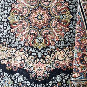 Vintage koberec s luxusním modro-červeným vzorem