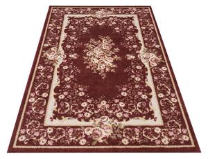 Krásný rustikální červený koberec