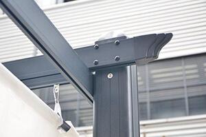 Aluminiumová pergola s vestavěnou stínící střechou, rozměry 300 x 300 cm, vhodná pro použití venku nebo v zahradě