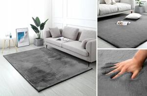 Kvalitní plyšový koberec do obývacího pokoje v šedé barvě