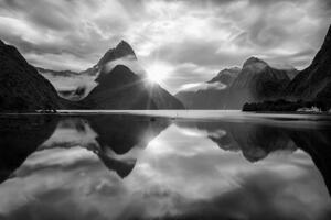 Samolepící fototapeta černobílý východ slunce na Novém Zélandu - 300x200 cm