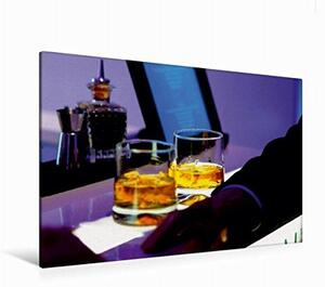 Chladivá atmosféra – Sklenice na whisky na barovém pultu