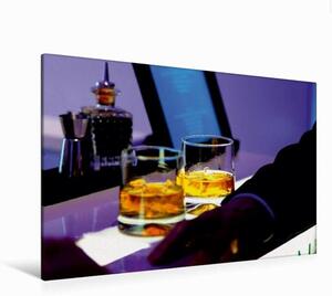 Chladivá atmosféra – Sklenice na whisky na barovém pultu