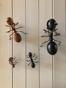 Mravenci na zavěšení a magnet Velikost: černý 7,50 x 5,50 x 6 cm