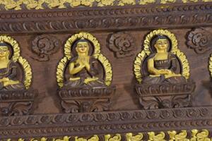 Dřevěný panel, Pět Dhjánibuddhů, ručně vyřezávaný, zlacený, 73x25cm