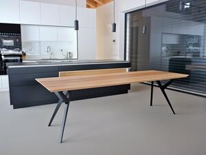 Jídelní stůl Ledňáček velikost stolu (D x Š): 140 x 80 (cm), Typ a sukovitost dřeva: Jasan (0 Kč), Barva kovových nohou: Bílá mat - RAL 9010 (0 Kč)