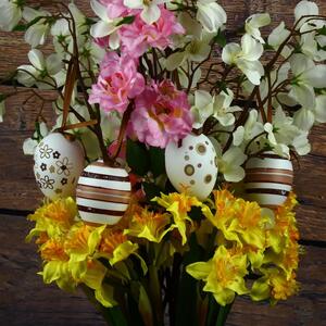 Velikonoční plastová dekorační vajíčka bílo- hnědá- 6 cm, 6 ks