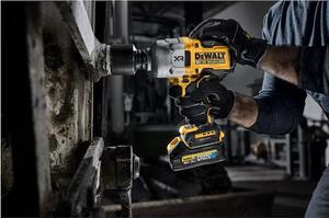 Rázový utahovák DEWALT DCF964NT-XJ 18V XR 3/4" 2576Nm Žlutá, Černá