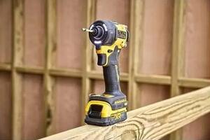 DeWalt DCF870N-XJ Rázový utahovák 1/4" 18 V 56 Nm černý, žlutý