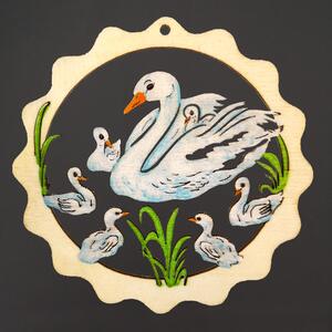 AMADEA Dřevěná ozdoba barevná vlnka labuť s mláďaty 8 cm, český výrobek
