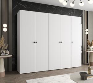 Elegantní šatní skříň CAITIR 1 250 cm - bílá / černé úchyty