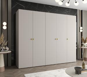 Elegantní šatní skříň CAITIR 1 250 cm - kašmír / zlaté úchyty