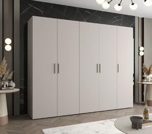 Prostorná šatní skříň HELMA 1 250 cm - kašmír / stříbrné úchyty
