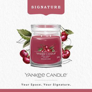 Yankee Candle vonná svíčka Signature ve skle střední Black Cherry 368g