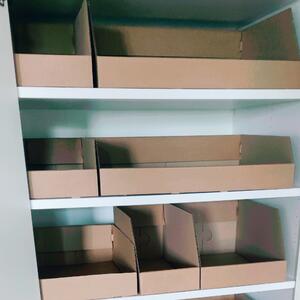 Úložné boxy na oblečení, organizéry do skříně EKO KARTON 27x40x21 - zkosený