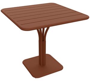 Zemitě červený kovový stůl Fermob Luxembourg Pedestal 80 x 80 cm