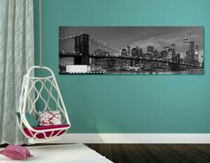 Obraz očarující most v Brooklynu v černobílém provedení - 150x50 cm