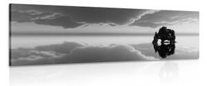 Obraz skála pod oblakem v černobílém provedení - 150x50 cm