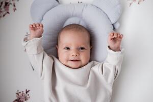 Mušelínový fixační polštář RŮŽOVÝ pro miminko