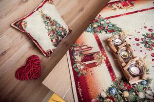Dům Vánoc Gobelínový vánoční povlak na polštář s motivem Stromečky a dárky 45x45 cm