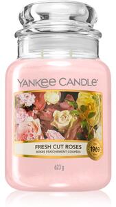 Yankee Candle Fresh Cut Roses vonná svíčka Classic malá 623 g