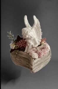 Aranžmá smuteční - srdce - květináč s křídly - v růžové s andělíčkem na hrob, pr.20cm
