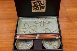 Made in Japan (MIJ) Sushi set s květinovým motivem světle zelený 6 ks