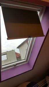Roleta STREAM na střešní okna VELUX M06 LÁTKA: 1. skupina - zastiňující látky