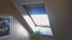 Roleta LITE pro střešní okna VELUX 310 ODSTÍN RÁMU: STŘÍBRNÁ, LÁTKA: ZATEMŇUJÍCÍ