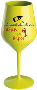 OCHUTNÁVÁM ŽIVOT KAPKU PO KAPCE - žlutá nerozbitná sklenice na víno 470 ml