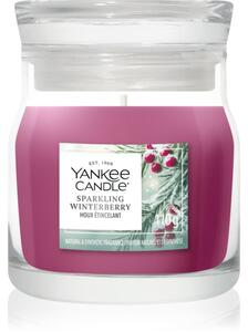 Yankee Candle Sparkling Winterberry vonná svíčka Signature 110 g