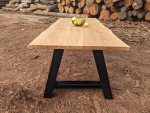 Jídelní stůl z dubového masivu Prag v industriálním designu Velikost Desky: 1600x900 (mm)
