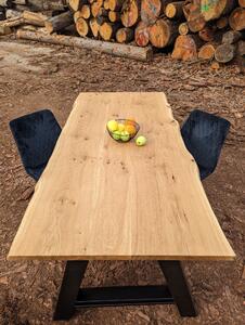 Jídelní stůl z dubového masivu Prag v industriálním designu Velikost Desky: 1600x900 (mm)