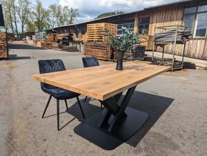 Jídelní stůl z dubového masivu Malag v industriálním designu Velikost Desky: 1600x900 (mm)