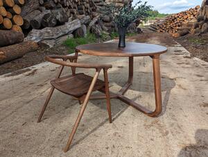 Jídelní stůl z ohýbaného ořechového dřeva Hagia