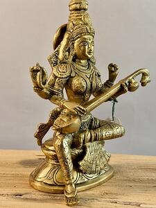 Soška bohyně Saraswati s nástrojem veena – 21 cm